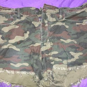 American Eagle Camouflage shorts. Super cute!